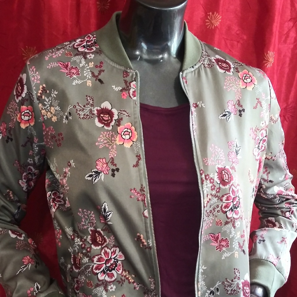 🎃 BeBop Floral Bomber Jacket (Size M) 🎃
